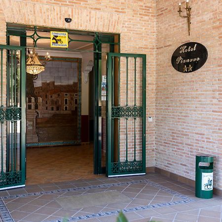 Hotel Pizarro Уманес де Мадрид Екстериор снимка