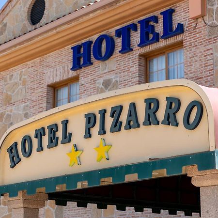 Hotel Pizarro Уманес де Мадрид Екстериор снимка