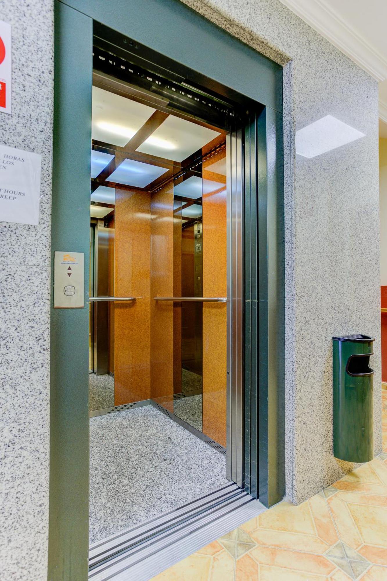 Hotel Pizarro Уманес де Мадрид Екстериор снимка