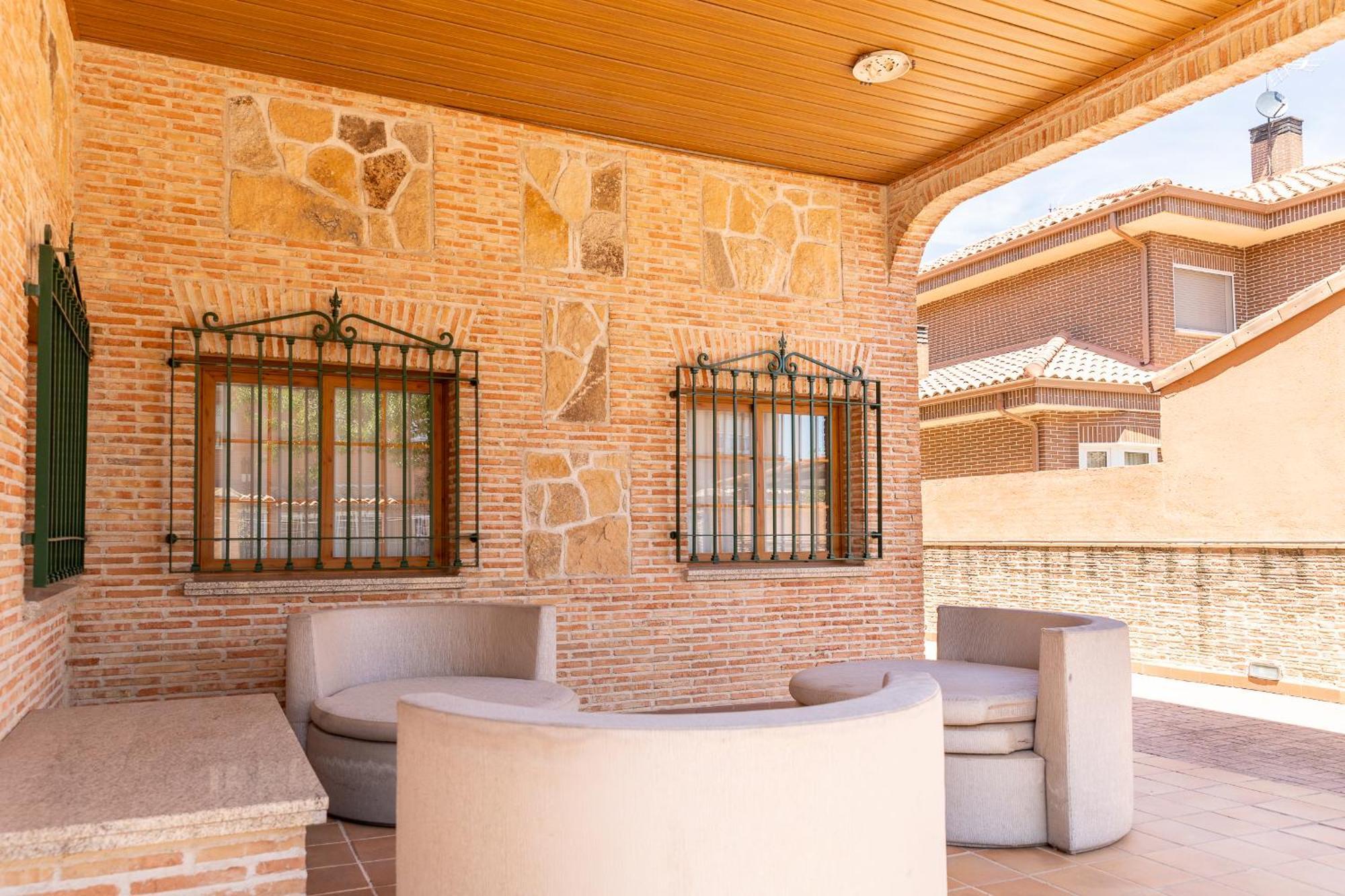 Hotel Pizarro Уманес де Мадрид Екстериор снимка