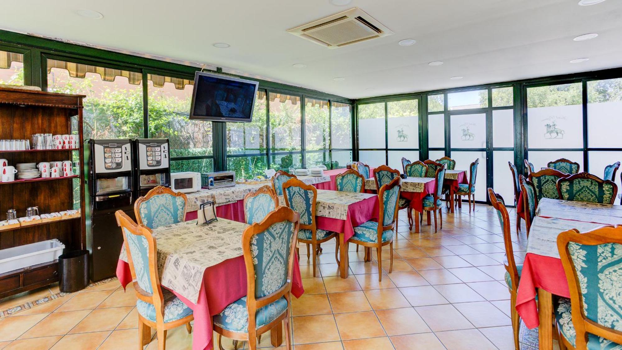 Hotel Pizarro Уманес де Мадрид Екстериор снимка