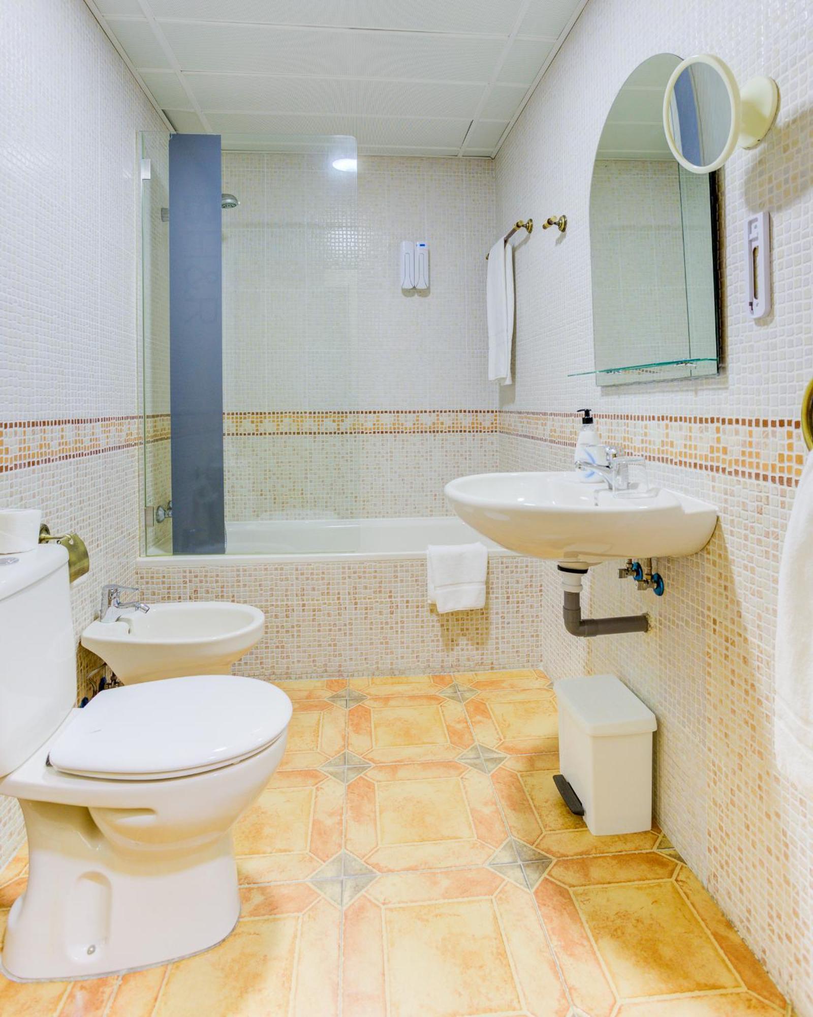 Hotel Pizarro Уманес де Мадрид Екстериор снимка