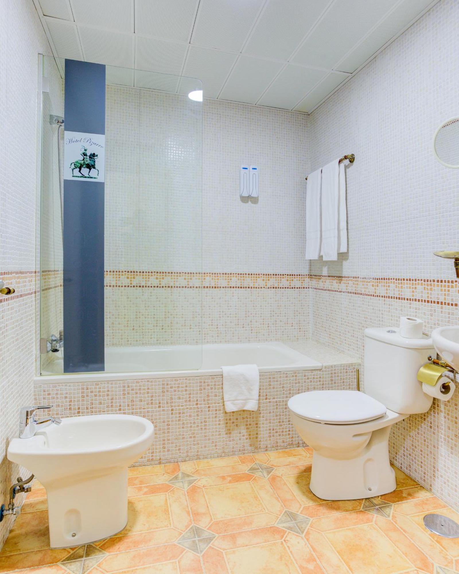 Hotel Pizarro Уманес де Мадрид Екстериор снимка