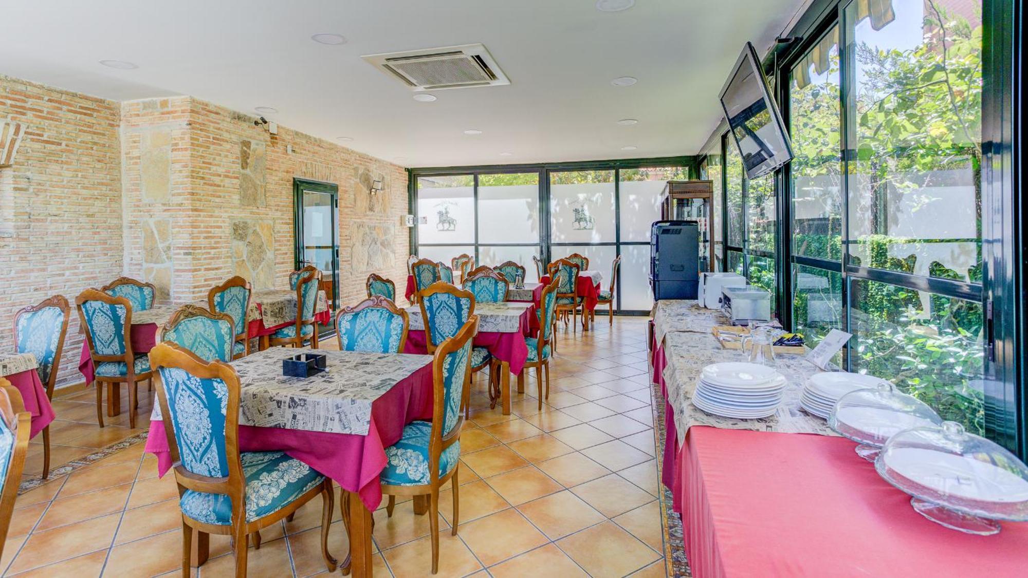 Hotel Pizarro Уманес де Мадрид Екстериор снимка
