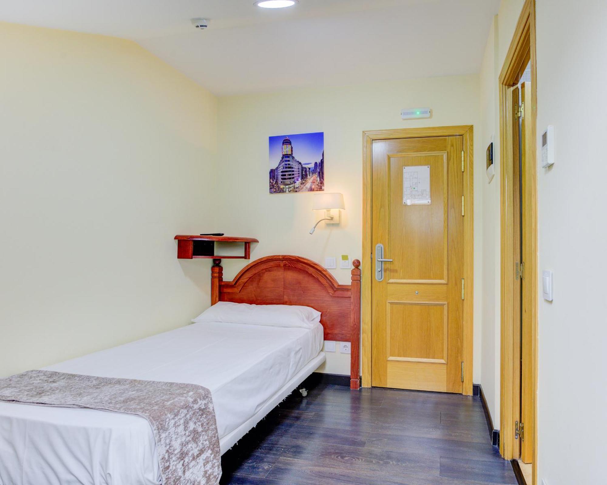 Hotel Pizarro Уманес де Мадрид Екстериор снимка