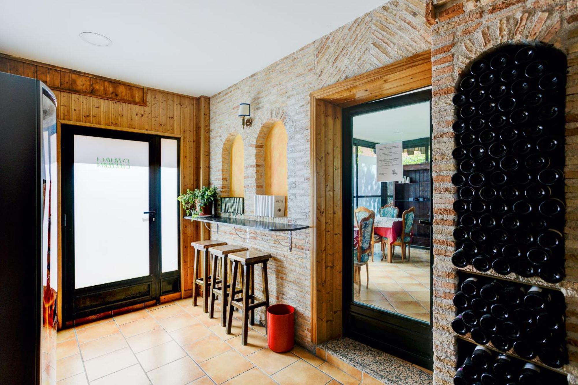 Hotel Pizarro Уманес де Мадрид Екстериор снимка