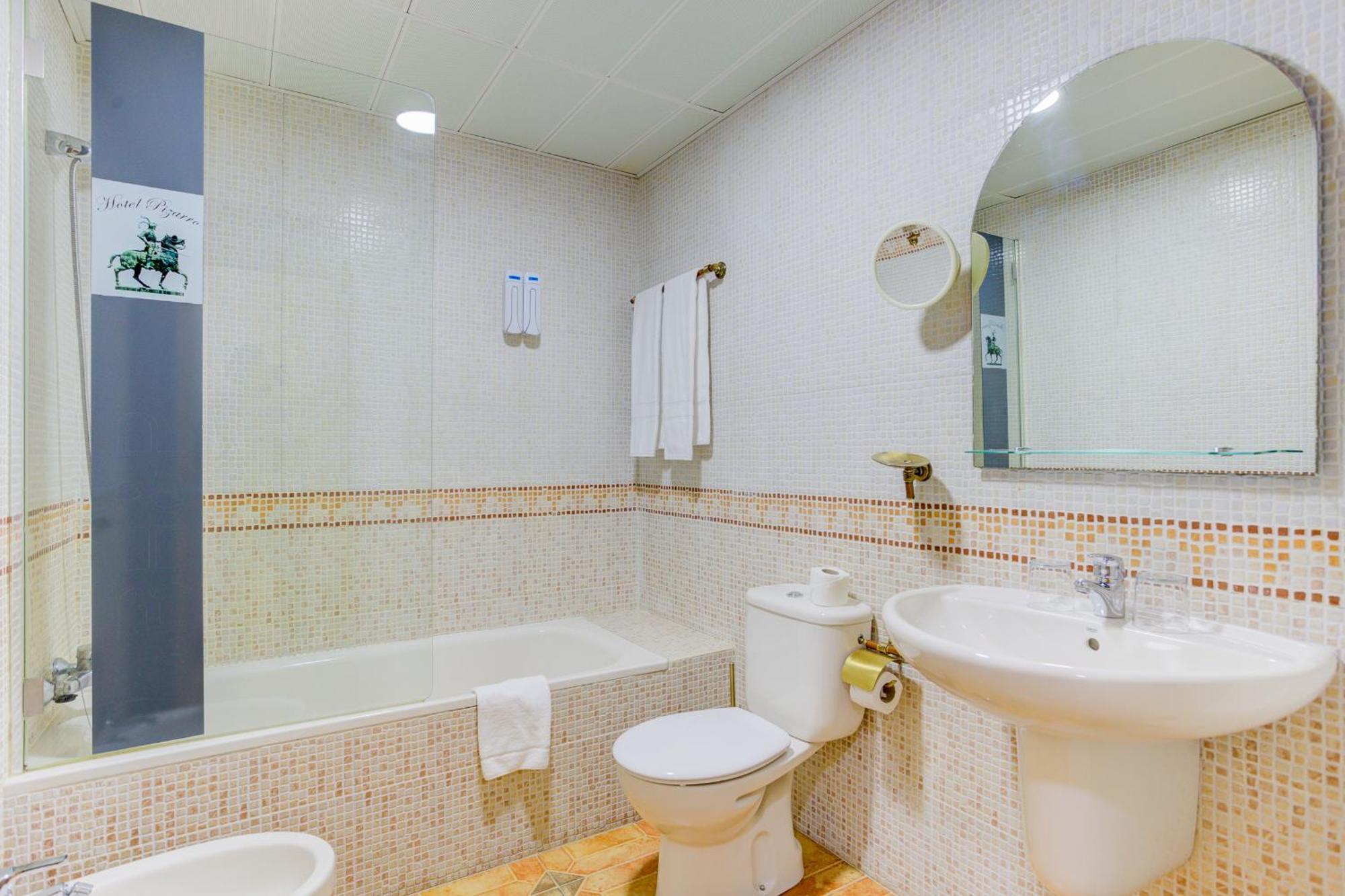 Hotel Pizarro Уманес де Мадрид Екстериор снимка